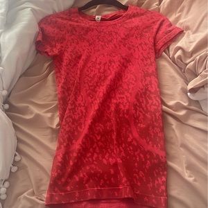 Lululemon red swiftly